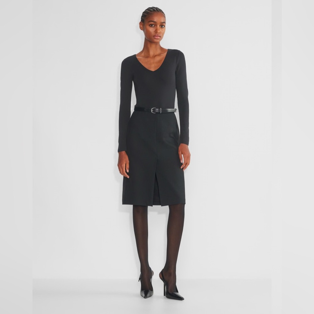 Aritzia | Contour V Neck Long Sleeve